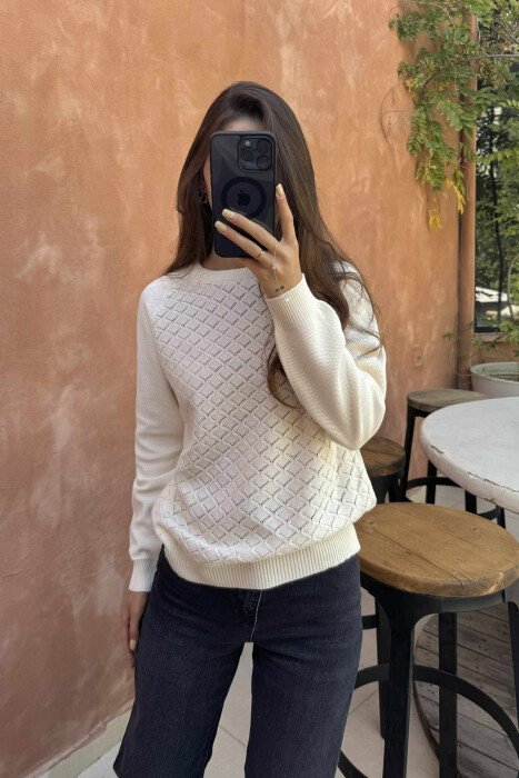 ONE COLOR KNITTED WOMEN SWEATER CREAM/KREM - 3