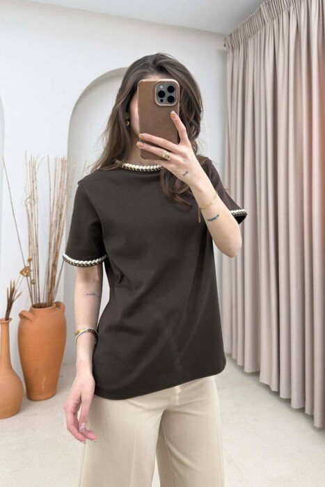 ONE COLOR NECK DETAIL WOMAN T-SHIRT BROWN/KAFE - KLAUDIO FASHION