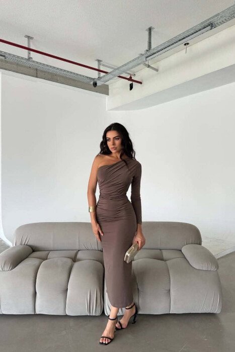 ONE COLOR ONE SHOULDER OFF WOMAN DRESS LIGHT BROWN/KAZB 