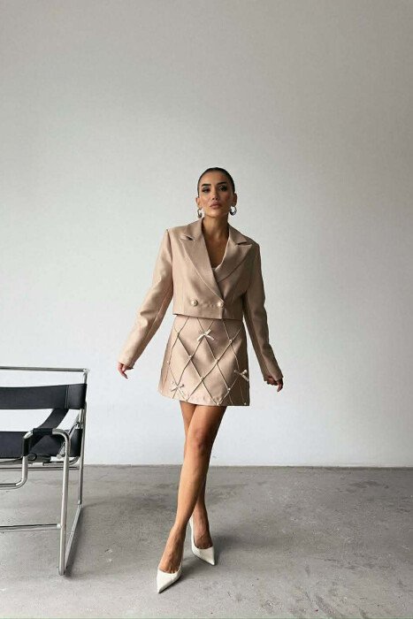 ONE COLOR PEARL DETAILS JACKET+SKIRT WOMEN SET BEIGE/BEZHE - KLAUDIO FASHION