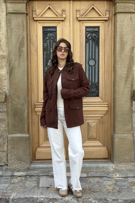 XHAKETË NJË NGJYRËSHË ME DETAJIN E XHEPAVE PËR FEMRA NË NGJYRËN KAFE - KLAUDIO FASHION