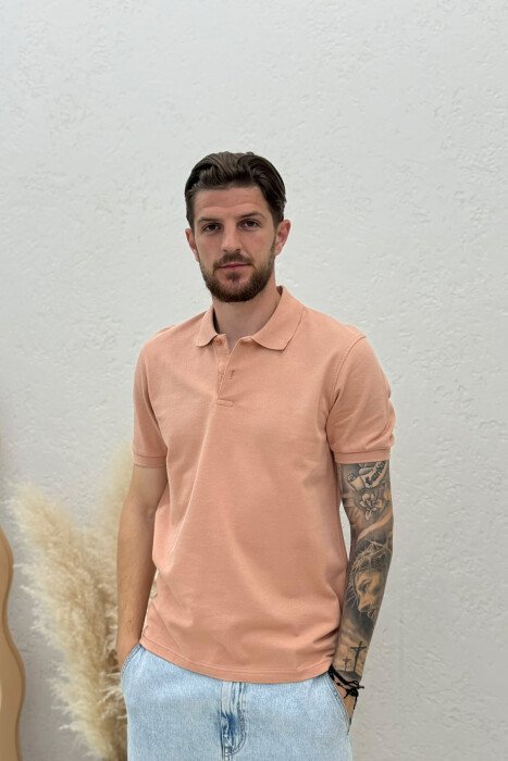 T-SHIRT NJE NGJYRESH ME JAKE POLO PER MESHKUJ NE NGJYRE PUDER - KLAUDIO FASHION
