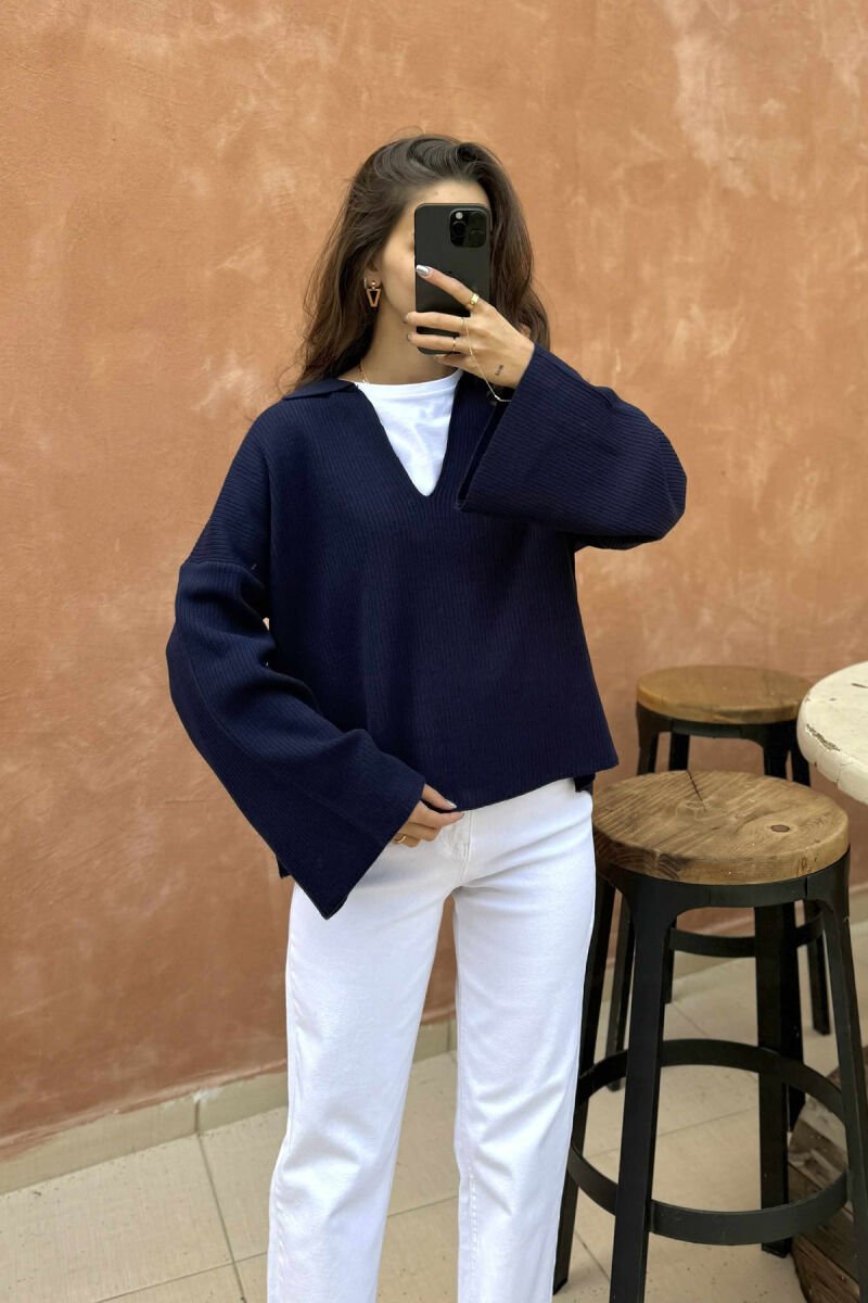 ONE COLOR POLO NECK WOMEN SWEATER DARK BLUE/BEE - 2