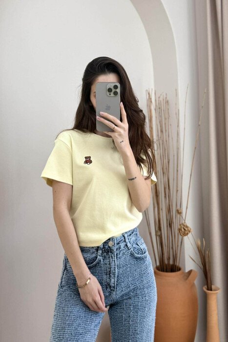 T-SHIRT NJË NGJYRËSH ME LOGON E ARUSHIT PËR FEMRA NË NGJYRËN E VERDHË 