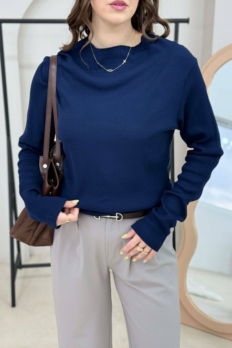ONE COLOR ROUND NECK WOMEN SWEATER DARK BLUE/BEE - 2
