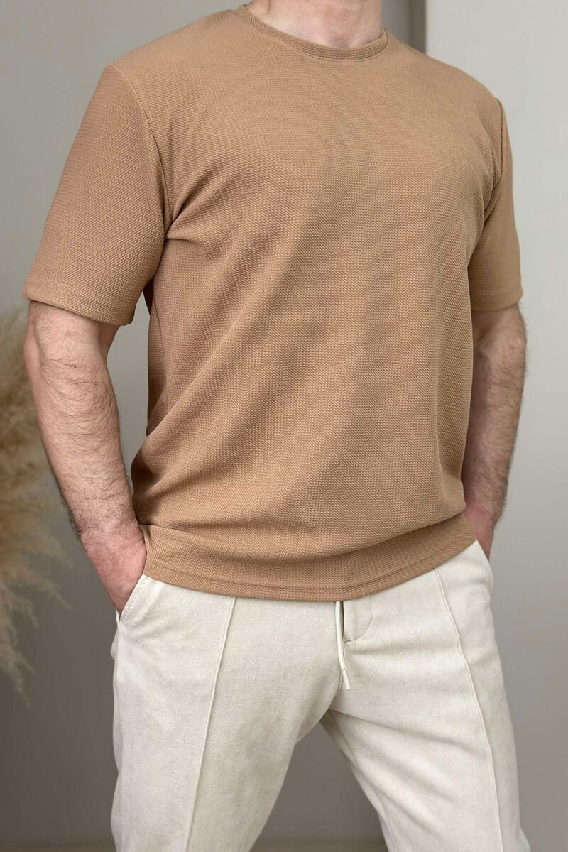 ONE COLOR ROUND NECK TEXTURED MEN T-SHIRT DARK BEIGE/BEZHE ERRET - 1
