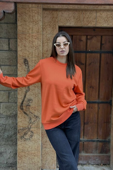 ONE COLOR ROUND NECK WOMEN SWEATSHIRT ORANGE/PORTOKALLI - KLAUDIO FASHION