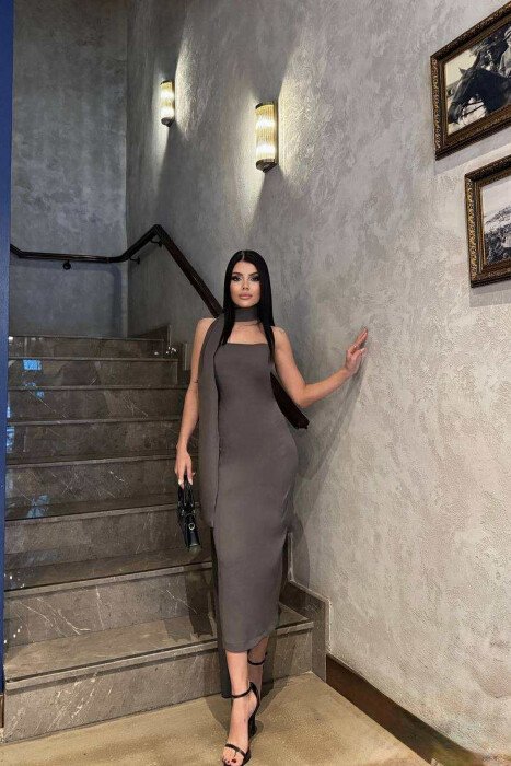 FUSTAN NJË NGJYRËSH ME DETAJIN E SHALLIT PËR FEMRA NË NGJYRËN GRI E ERRËT 