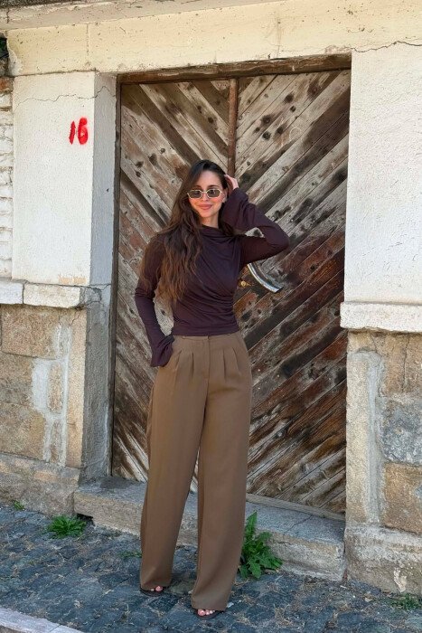 ONE COLOR SEMI NECK WOMEN SWEATSHIRT DARK BROWN/KAE - 2