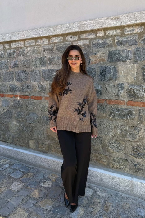 ONE COLOR SEQUIN DETAILS WOMAN SWEATER LIGHT BROWN/KAZB - KLAUDIO FASHION