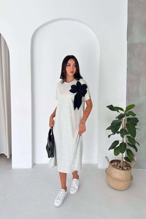 ONE COLOR SHORT SLEEVE FLOWER DETAIL WOMAN DRESS GREY/GRI - KLAUDIO FASHION