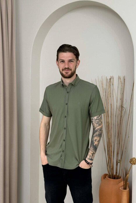 KEMISHE NJE NGJYRESHE ME MENGE TE SHKURTRA PER MESHKUJ NE NGJYRE JESHILE - KLAUDIO FASHION
