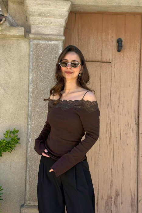 ONE COLOR SHOULDER OFF WOMAN SWEATSHIRT BROWN/KAFE - KLAUDIO FASHION