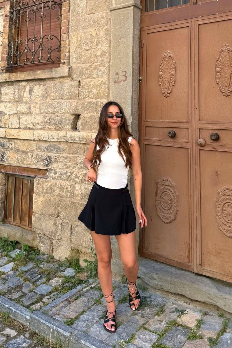 ONE COLOR SIDE BELT DETAIL WOMAN SKORT BLACK/ E ZEZE - 1