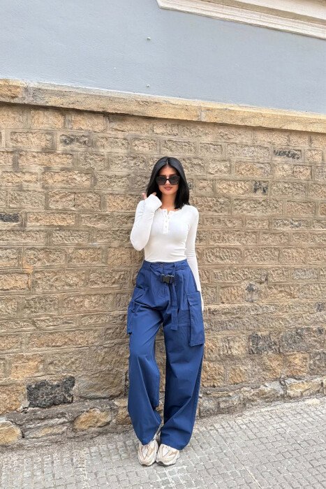 ONE COLOR SIDE POCKETS BELT DETAIL WOMAN TROUSERS BLUE/BLU - KLAUDIO FASHION