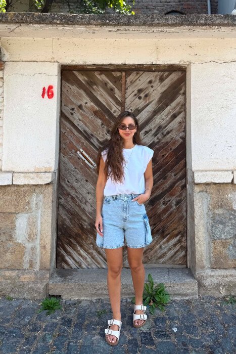 ONE COLOR SIDE POCKETS DENIM WOMAN SHORTS LIGHTBLUE/BZ - KLAUDIO FASHION
