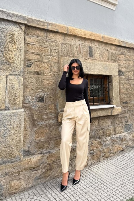ONE COLOR SIDE POCKETS LEATHER WOMAN TROUSERS CREAM/KREM - KLAUDIO FASHION