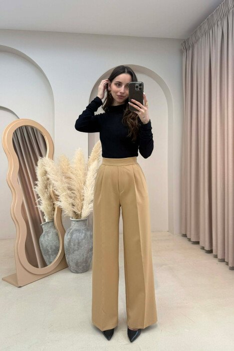 PANTALLONA TE GJERA NJE NGJYRESHE ME ZINXHIR ANESOR PER FEMRA NE NGJYRE BEZHE - KLAUDIO FASHION