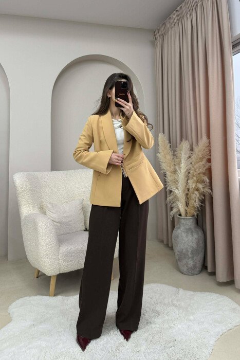 XHAKETE KLASIKE NJE NGJYRESHE ME DETAJE TE THJESHTA PER FEMRA NE NGJYRE BEZHE TE ERRET - KLAUDIO FASHION