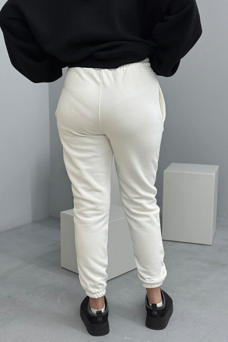 ONE COLOR SIMPLE FLUFFY WOMEN JOGGERS WHITE-E BARDHE - 4