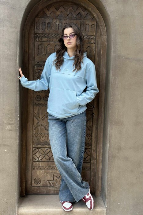 HOODIE NJËNGJYRËSHE ME LOGO TË THJESHTË PARA PËR FEMRA NË NGJYRË BLU TË ZBARDHUR 