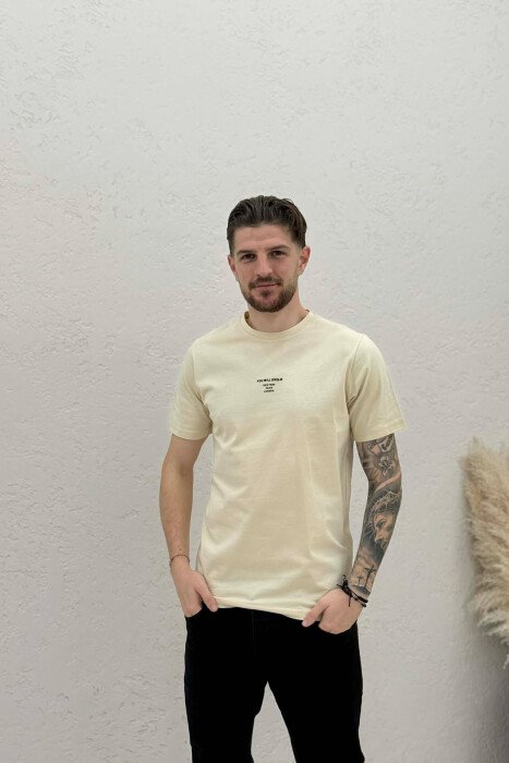 T-SHIRT NJE NGJYRESH ME SHKRIME TE THJESHTA PER MESHKUJ NE NGJYRE BEZHE 