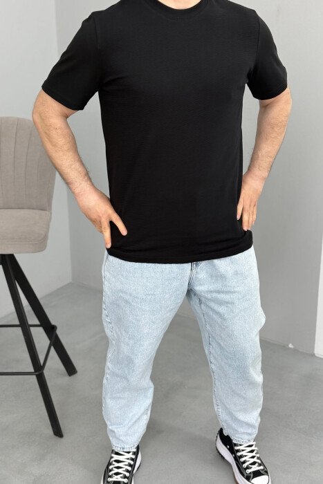 T-SHIRT NJË NGJYRËSHE PËR MESHKUJ NË NGJYRË TË ZEZË 