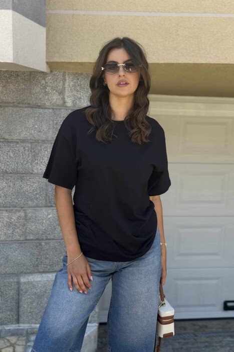 T-SHIRT NJË NGJYRËSH I THJESHTË PËR FEMRA NË NGJYRËN E ZEZË 