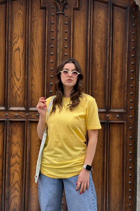 T-SHIRT NJE NGJYRESH PER FEMRA NE NGJYRE TE VERDHE + 6 PALE ÇORAPE DHURATE 