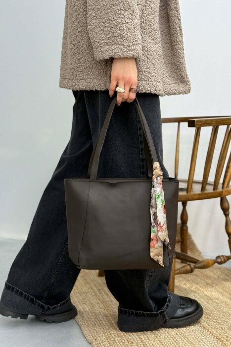 ONE COLOR SIMPLE SCARF DETAIL WOMEN BAG DARK BROWN/KAE - KLAUDIO FASHION
