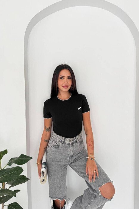 ONE COLOR SIMPLE SMALL LOGO WOMEN T-SHIRT BLACK/ E ZEZE - 