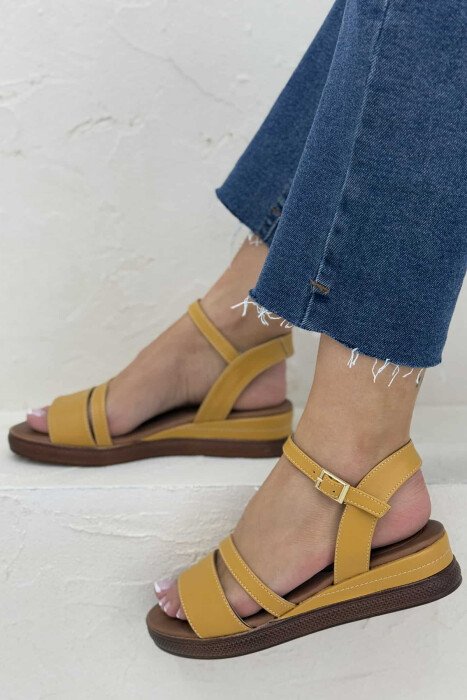 ONE COLOR SIMPLE STRAP WOMEN SANDALS MUSTARD/MUSTARDE 