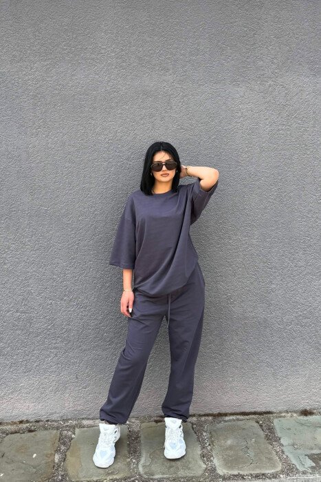 ONE COLOR SIMPLE T-SHIRT + JOGGERS WOMAN SET DARK GREY/GEE - KLAUDIO FASHION