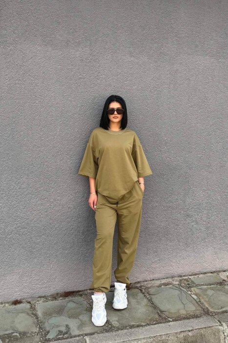 ONE COLOR SIMPLE T-SHIRT + JOGGERS WOMAN SET OLIVE/ULLI - KLAUDIO FASHION