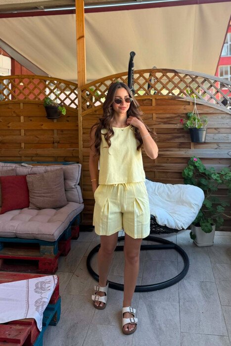 SET NJE NGJYRESH KANATJERE E THJESHTE + PANTALLONA TE SHKURTRA PER FEMRA NE NGJYRE TE VERDHE - KLAUDIO FASHION