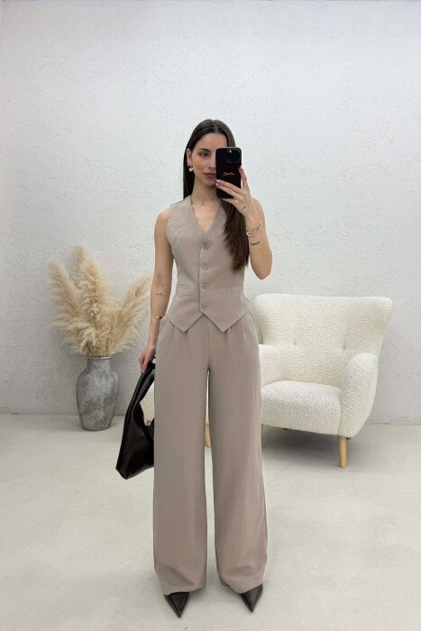 KOSTUM I THJESHTË NJËNGJYRËSH JELEK+PANTALLONA PËR FEMRA NË NGJYRE BEZHE TE ERRET - KLAUDIO FASHION