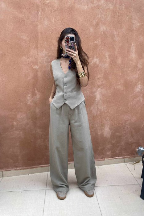 KOSTUM I THJESHTË NJËNGJYRËSH JELEK+PANTALLONA PËR FEMRA NË NGJYRË ULLIRI - KLAUDIO FASHION