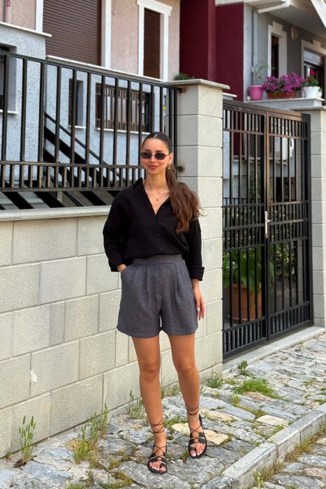 PANTALLONA TE SHKURTRA NJE NGJYRESHE TE THJESHTA PER FEMRA NE NGJYRE GRI TE ERRET - KLAUDIO FASHION