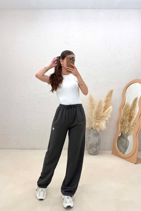 ONE COLOR SIMPLE WOMAN SWEATPANTS DARK GREY/GEE - KLAUDIO FASHION
