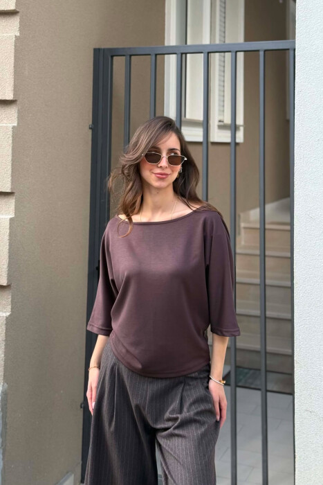 T-SHIRT NJE NGJYRESH I THJESHTE PER FEMRA NE NGJYRE KAFE - KLAUDIO FASHION