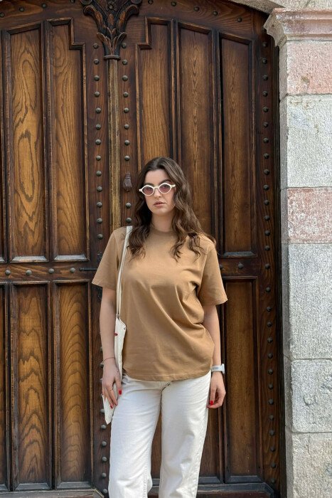 T-SHIRT I THJESHTE PER FEMRA NE NGJYRE KAFE TE ZBARDHUR + 6 PALE ÇORAPE DHURATE 