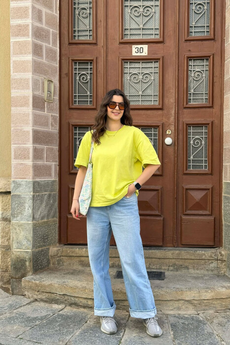 T-SHIRT NJE NGJYRESH PER FEMRA NE NGJYRE NEON + 6 PALE ÇORAPE DHURATE 