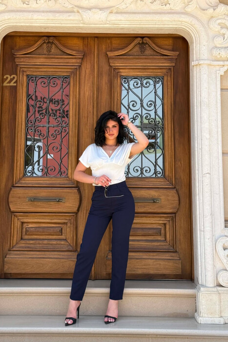 PANTALLONA TE THJESHTA NJE NGJYRESHE PER FEMRA NE NGJYRE BLU - KLAUDIO FASHION