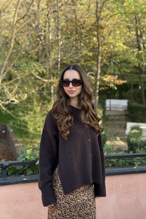 ONE COLOR SIMPLE WOMEN CARDIGAN DARK BROWN/KAE - 3
