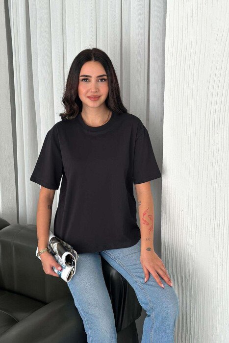 T-SHIRT PËR FEMRA NË NGJYRËN E ZEZË 