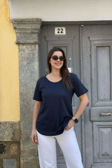 T SHIRT NJE NGJYRESH I THJESHTE PER FEMRA NE NGJYRE BLU TE ERRET+ 6 PALE CORAPE DHURATE 
