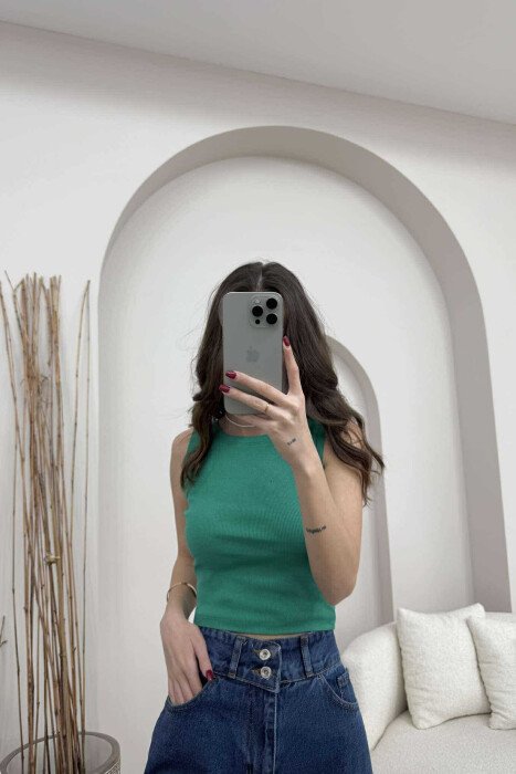 ONE COLOR SIMPLE WOMEN TANK TOP GREEN FOREST/JESHILE PYLLI - KLAUDIO FASHION