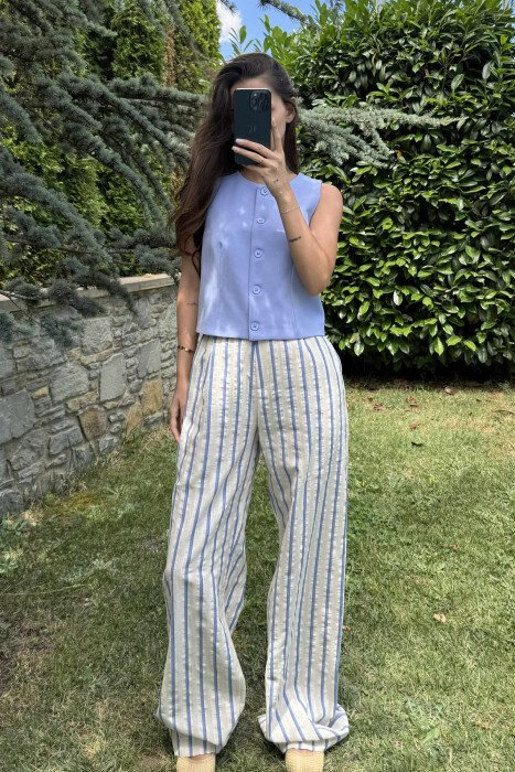 JELEK NJË NGJYRËSH I THJESHTË PËR FEMRA NË NGJYRËN LEJLA E ZBARDHUR - KLAUDIO FASHION