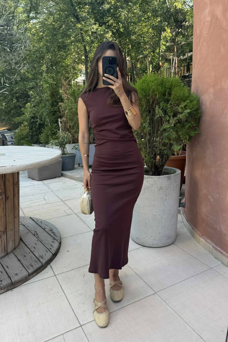 ONE COLOR SLEEVELESS OPEN BACK WOMEN DRESS BROWN/KAFE - 1
