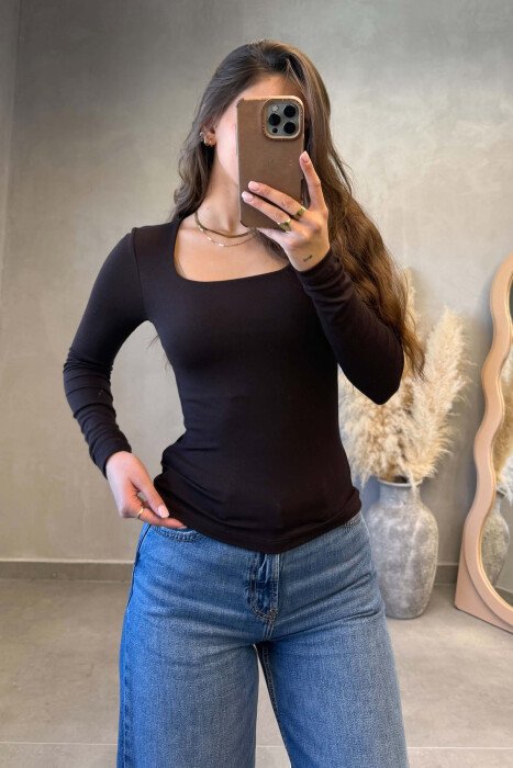 ONE COLOR SQUARE NECK WOMAN SWEATSHIRT BROWN/KAFE - KLAUDIO FASHION